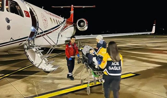 Şırnak’ta akciğer enfeksiyonu geçiren 2 yaşındaki çocuk ambulans uçakla Ankara’ya sevk edildi