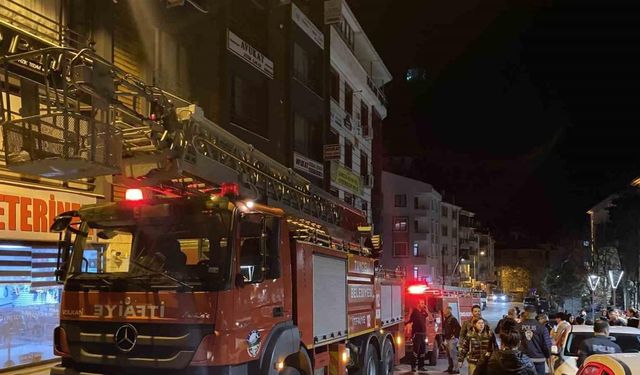 Tunceli’de bina boşluğunda yangın: Mahsur kalan evcil hayvanları itfaiye kurtardı