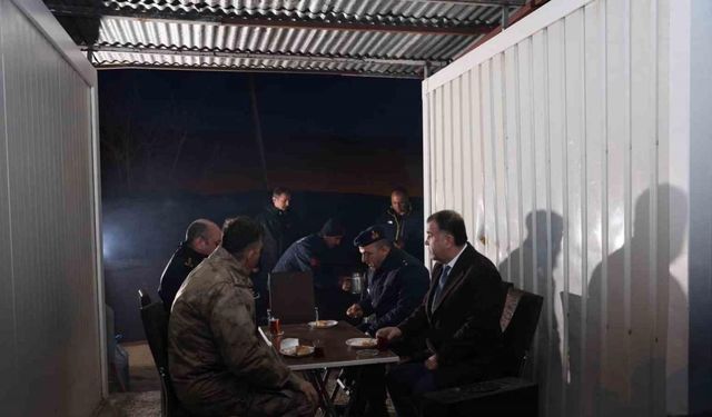 Vali Eldivan jandarma ekiplerinin iftar sofrasına konuk oldu