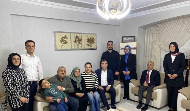Vali Eldivan şehit ailesinin iftar sofrasına konuk oldu