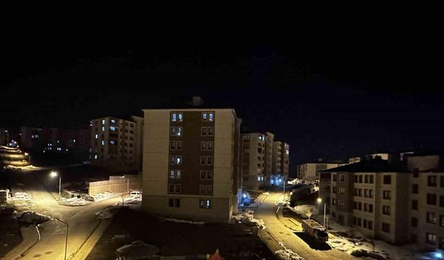 Yüksekova’da artçı depremler devam ediyor