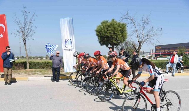 Yunusemre’de bisikletçiler madalya için pedal çevirdi