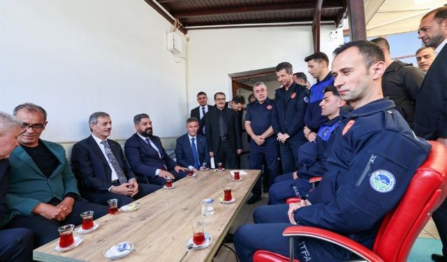 Başkan Alemdar, çalışma arkadaşlarıyla bayramlaştı