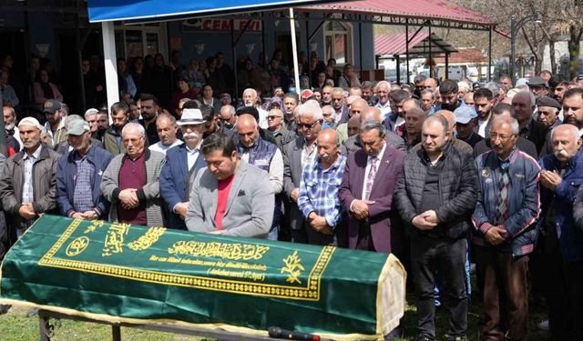 Beşiktaş’taki yangında hayatını kaybeden Erzincanlı Binali Çayır son yolculuğuna uğurlandı