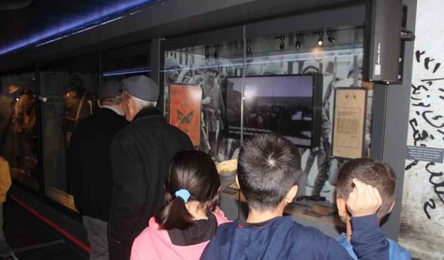 Çanakkale Savaşları Mobil Müze Tırı Karapınar’da ziyaretçileriyle buluştu