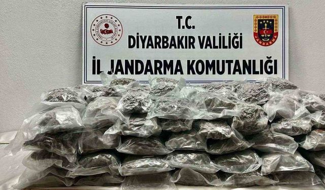 Diyarbakır’da bir araçta 71 kilo kubar esrar ele geçirildi