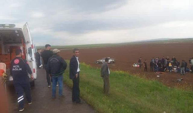Diyarbakır’da otomobil şarampole savruldu: 2’si çocuk, 4 yaralı