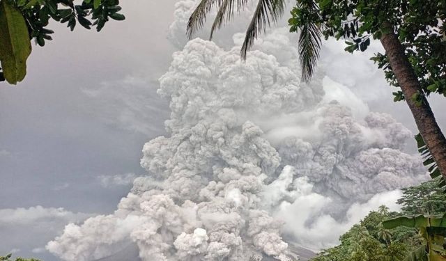 Endonezya’daki Ruang Yanardağı yeniden patladı