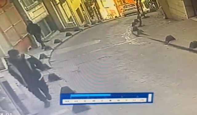 İstanbul’da film gibi olay kamerada: Yanlış adamı vurdu, bayramda el öperken yakalandı