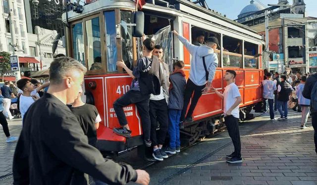 İstiklal Caddesi’nde nostaljik tramvay seferleri durduruldu