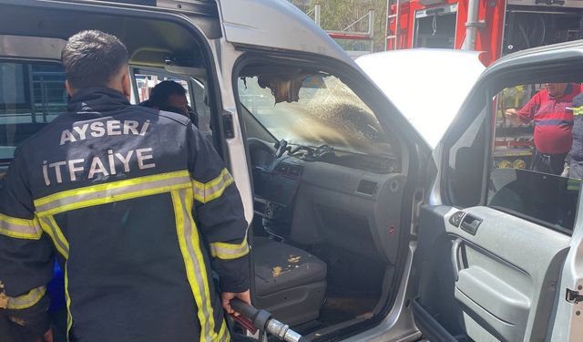 Kayseri’de seyir halindeki ticari araçta yangın