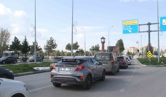 Yeni Konya-Antalya karayolunda bayram dönüşü trafiği yoğunluğu