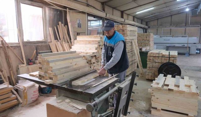 Ahşap İmalat Atölyesi kent mobilyaları üretimine devam ediyor
