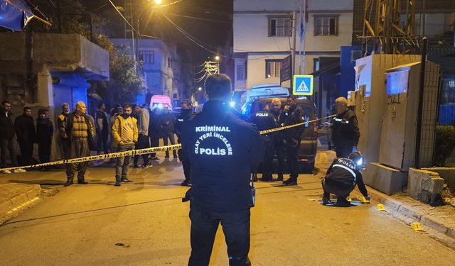Evinin önünde tabancayla öldürüldü