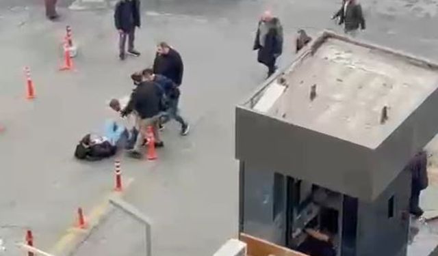 Dolmuş şoförünün yolcuyu darp ettiği anlar kamerada