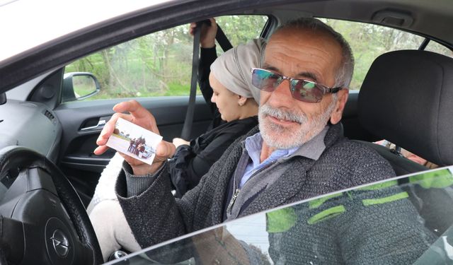 Yolcularla fotoğraf çektiren trafik polislerinden uyarı; lütfen bu güzel kareyi bozmayalım