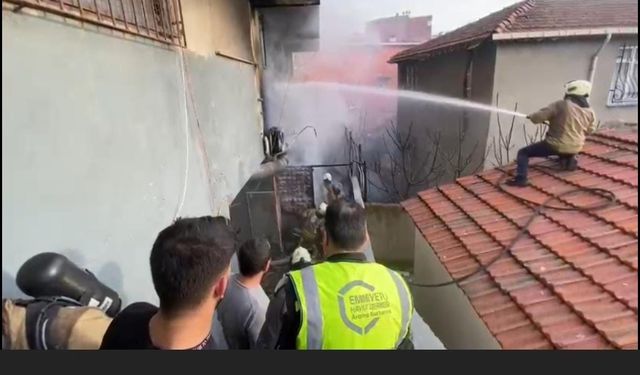 Beyoğlu’nda 4 katlı binada korkutan yangın