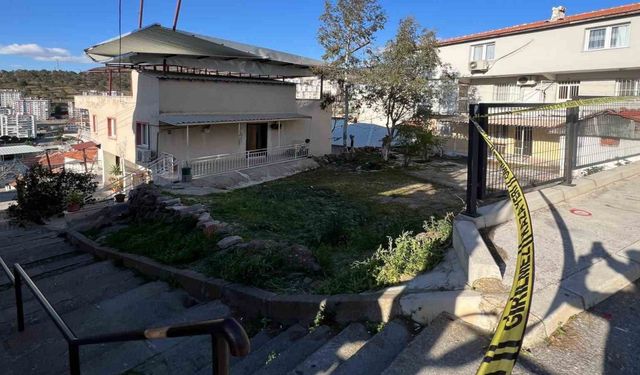 Çatı onarırken şiddetli rüzgarın savurduğu baba ve oğlu hayatını kaybetti