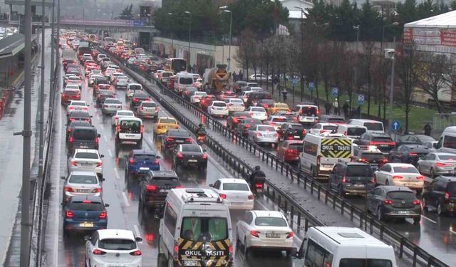 İstanbul’da trafik yoğunluğu yüzde 80’e ulaştı
