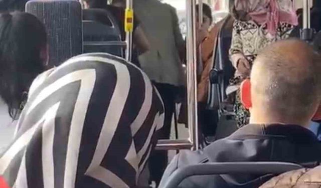 Otobüste Şaşkına Çeviren Evlilik Teklifi! Yolcuların Tepkisi Gecikmedi