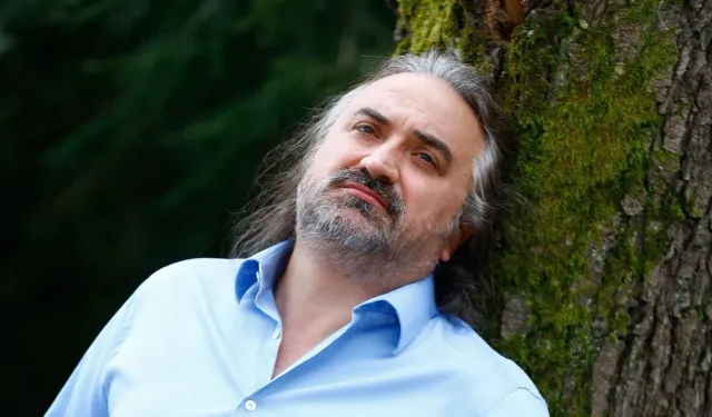 Ünlü sanatçı Volkan Konak, Kuzey Kıbrıs Türk Cumhuriyeti’nde hayatını kaybetti