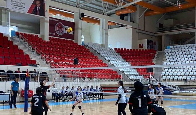 Erzincan’da 23 Nisan Voleybol İl Birinciliği heyecanı başladı