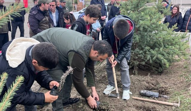 Erzincan’da Şehit Murat Bayram Anısına Fidan Diktiler