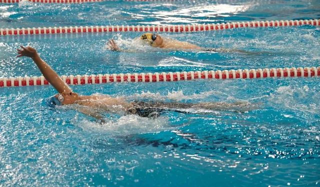 Erzincan’da yüzme il birinciliği heyecanı yaşandı