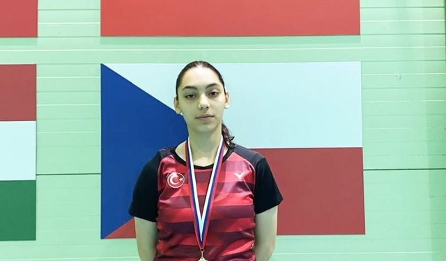 Erzincanlı badmintoncu Slovakya’da altın madalya kazandı