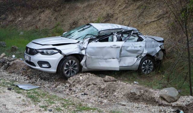 Feci Kaza: Tırın Çarptığı Otomobilde 4 Kişi Yaralandı