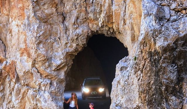 Taş Yolu'ndaki Su Birikintilerine Müdahale Sürüyor