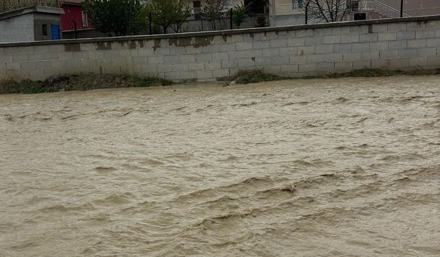 Yağmur Dualar Hemen Kabul Oldu, Sel Geldi