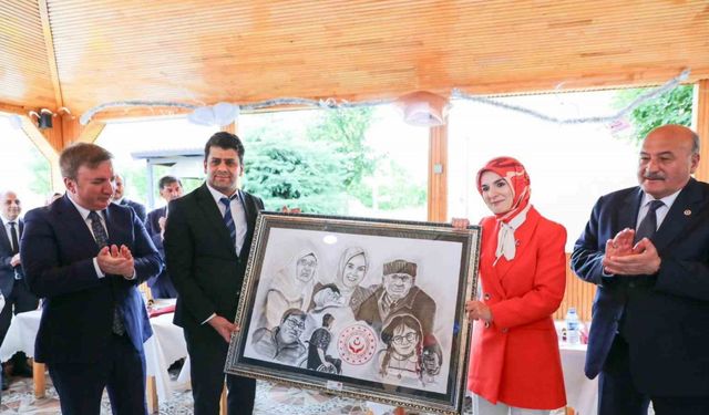 Bakan Göktaş, Engelsiz Yaşam Bakım Rehabilitasyon ve Aile Danışma Merkezi’nde incelemede bulundu