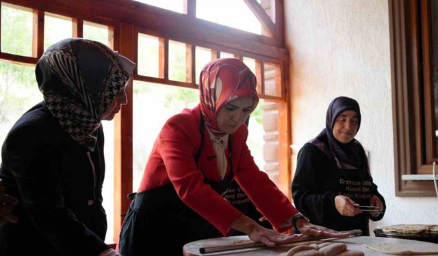 Bakan Göktaş Erzincan’da hamur yoğurdu gözleme yaptı