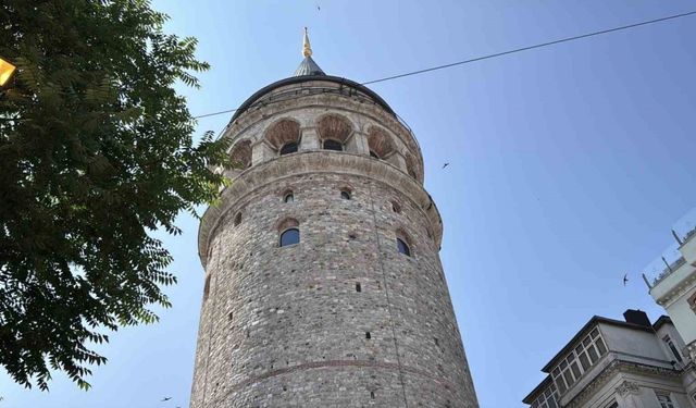 Galata Kulesi’nden düşen 22 yaşındaki genç hayatını kaybetti