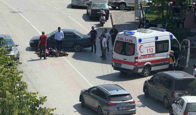 Otomobil ile çarpışan motosiklet sürücüsü yaralandı