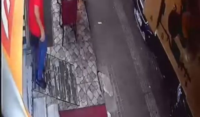 Gazın verildiği motosiklet, masa ve sandalyelere çarptı