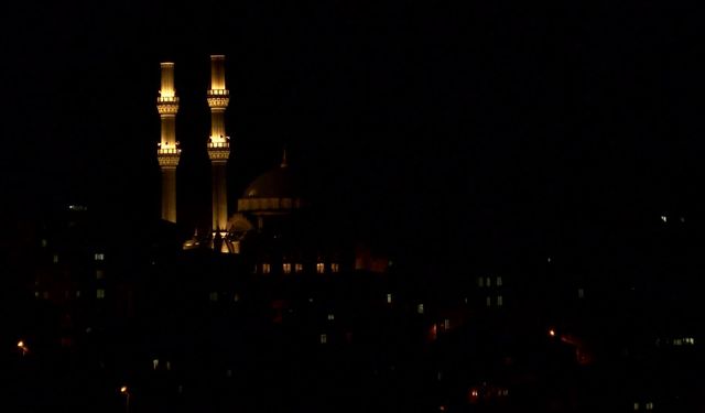 İstanbul'da dolunay seyirlik manzara oluşturdu