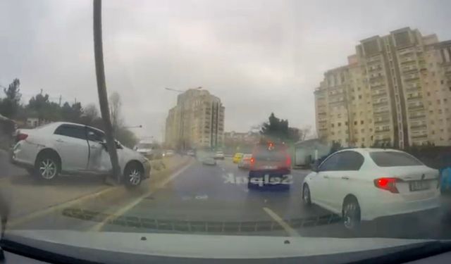Kontrolden Çıkan Araç Direği Yerinden Söktü
