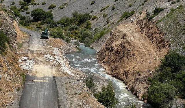 Başbağlar Grup Köy Yolunda onarım çalışmaları sürüyor