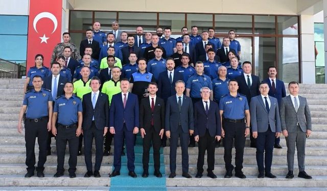 Erzincan Emniyetinde Gurur Töreni: Terfi Eden Personelin Yeni Rütbeleri Takıldı