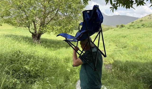 Erzincan'da güneşe aldandılar, doluya yakalandılar