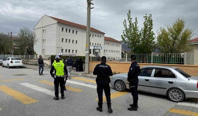 Erzincan’da Okul Çevreleri ve Servis Araçları Denetlendi: 3 Bin 272 Kişi Sorgulandı