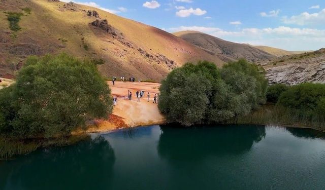 Erzincan'ın Doğal Anıtı Otlukbeli Gölü Ziyaretçilerini Büyülüyor