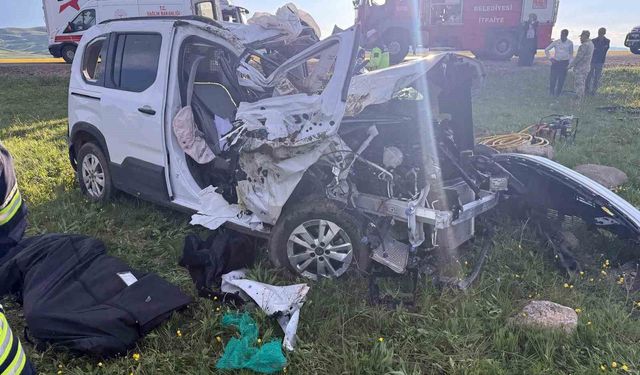Erzurum’da Hafif Ticari Araç Takla Attı: 1’i Bebek 3 Kişi Hayatını Kaybetti