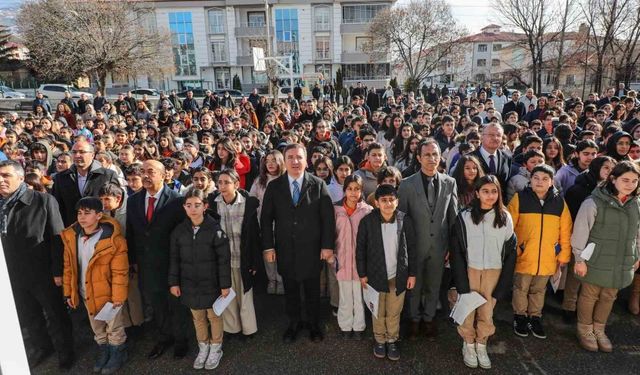 Vali Aydoğdu'ndan öğrencilere karne ve yaz tatili mesajı