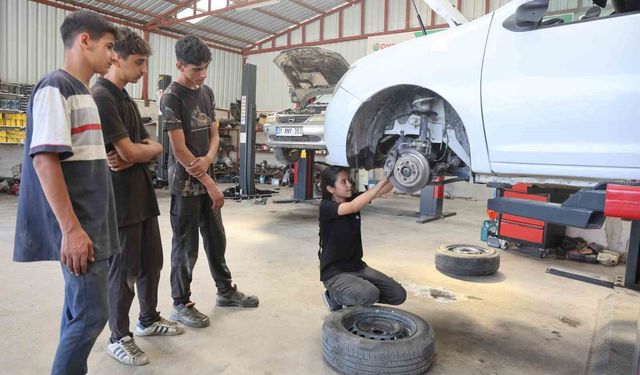 15 Yaşındaki 'Nehir Usta' Geleceğin Ustalarını Yetiştiriyor