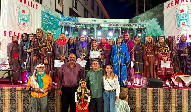 Erzincan Kemaliye’de Eğin Kınası ve Mani Atışması Geleneği Yaşatıldı
