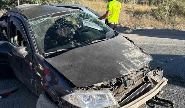 Erzincan-Sivas Karayolunda Otomobil Takla Attı: 3 Yaralı