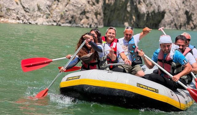 Kemaliye'de su sporları tutkunları Fırat'ta buluştu